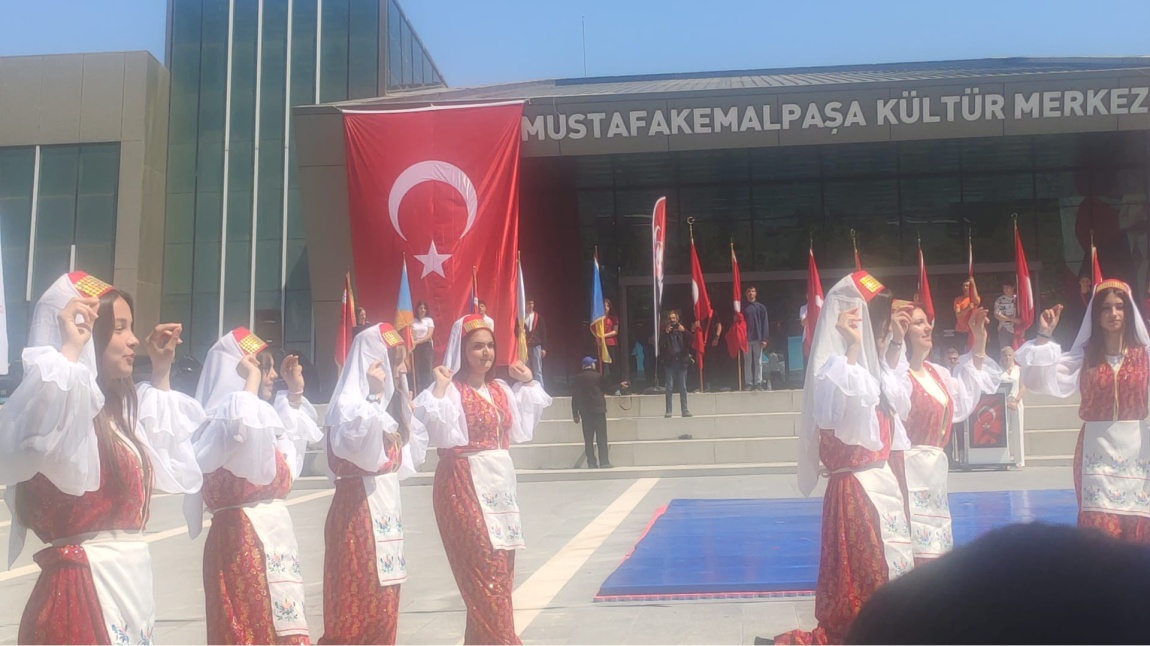 OKULUMUZ FOLKLOR EKİBİMİZ İLÇE TÖRENİNDE GÖREV ALDI
